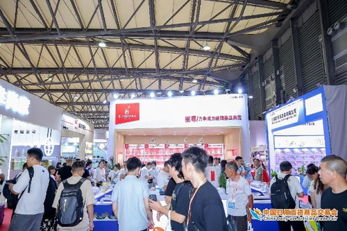 人流如潮星聚上?！?16屆中國日用百貨商品交易會盛大開幕